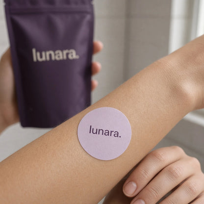Parche de bienestar aplicado en el antebrazo — ohlunara.